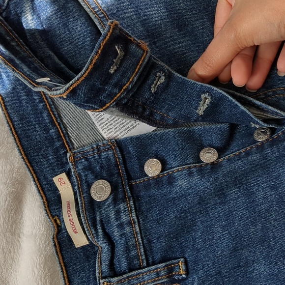 NWOT Levi's Wedgie Straight Distressed Jeans Size 29 - Picture 3 of 7